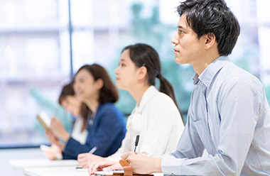 コースの説明をしている様子