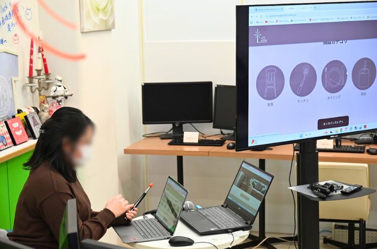 講評会の雰囲気（卒制プレゼン）