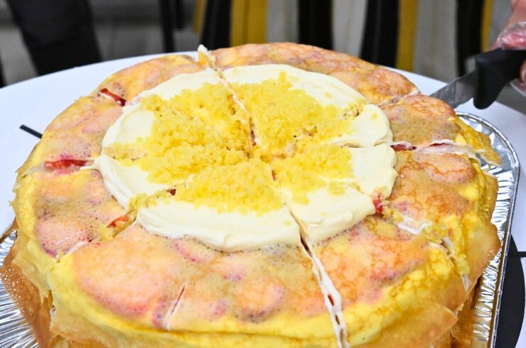 講評会の雰囲気（ハーブスのケーキ）